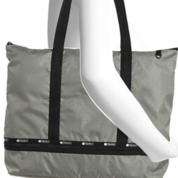 LeSportsac Lg. Expandable Rip Stop Nylon Bag - Picture 6 of 8